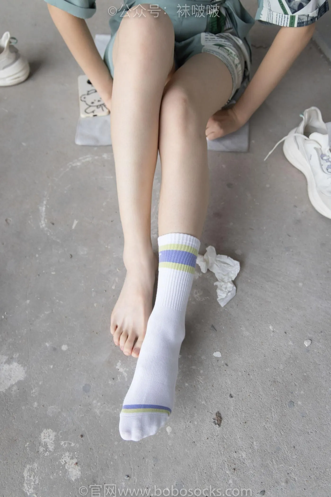 [BoBoSocks袜啵啵]NO.025 熊熊-安踏运动鞋、白色棉袜（踩脏）、裸足 [146P]插图2
